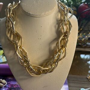 Elegant Golden Chain Necklace